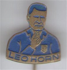 Leo horn blauw voetbal speldje ( Y_103 )