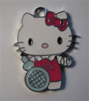 bedeltje/charm emaille :hello kitty tennis rose - 20x27 mm - 1