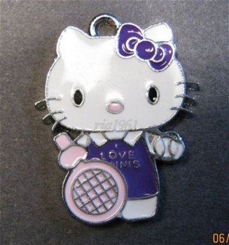 bedeltje/charm emaille :hello kitty tennis paars - 20x27 mm - 1