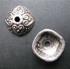 tibetaans zilver:bead caps 26 - 9 mm