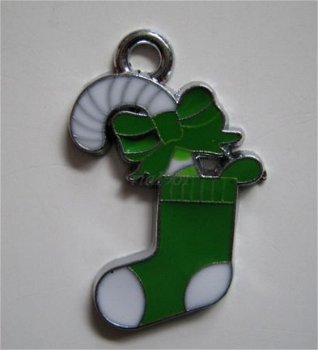 bedeltje/charm emaille :kerstsok groen - 27x18 mm(nog 12) - 1