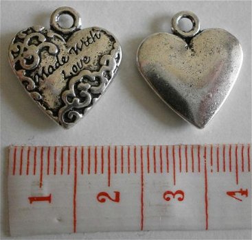 Love : Bedel hart made with love groot 20 x 18 mm. - 1