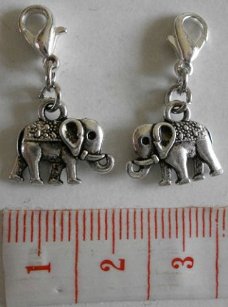 Natuur : Dieren : Charm olifant 14 x 12 mm.