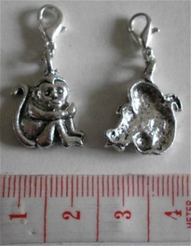 Natuur : Dieren : Charm aapje 20 x 17 mm. - 1