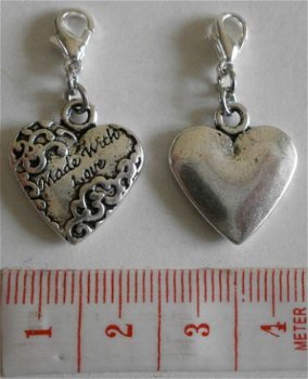 Love : Charm hart made with love groot 20 x 18 mm. - 1