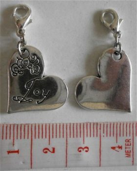 Love : Charm hartje joy 21 x 18 mm. - 1