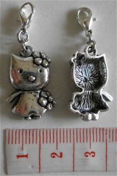 Charm Hello Kitty staand 23 x 14 mm.