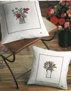 borduurpatroon 7231 twee kussens met bloemen