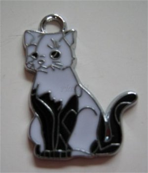 bedeltje/charm emaille:poes wit - 28x22 mm (nog 3 st.) - 1