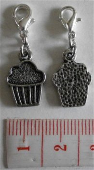 Voedsel : Charm muffin / cupcake 16 x 11 mm. - 1