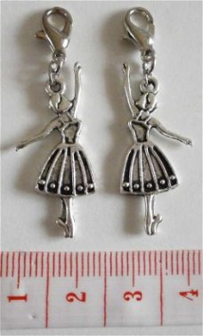 Sport : Ballet : Charm balletdanseres 32 x 12 mm.