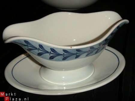 Servies delen van P. Regout (A-a-2-o) - 3