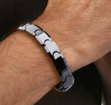 Armband met magneten helpt bij pijnbestrijding - 1