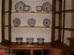 vitrinekastje met rijstkorrel-serviesgoed - 1 - Thumbnail