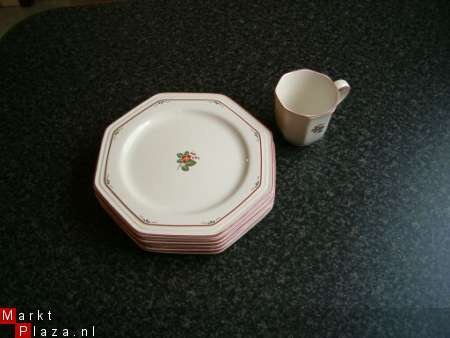 zeshoekige borden en een beker - nr. 1