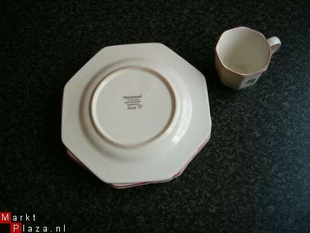 zeshoekige borden en een beker - Afbeelding 2