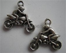 bedeltje/charm vervoer:motor 2 - 22x22 mm