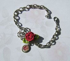 Schakelarmband met roosjes en vintage lady.