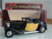 DSCN6386 1928 Bugatti T44, black body, yellow painted panels - 1 - Thumbnail