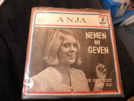 Te koop Anja: Nemen en geven - 1