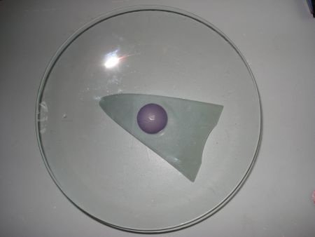 schaal 25 cm voet melkwit met paarse bal schaal helder glas - 1
