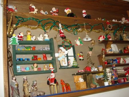 wandkastje kerst poppenhuis met meer dan honderd figuurtjes - 1