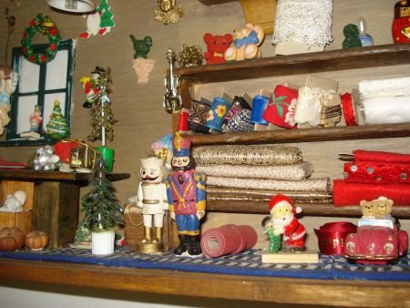 wandkastje kerst poppenhuis met meer dan honderd figuurtjes - 1