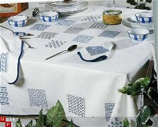 borduurpatroon 1701 tafelkleed in blauwtint