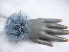 dubbele parel armband met kanten bloem corsage grijs blauw