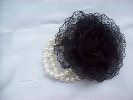 armband witte parels en zwarte bloem corsage kant organza - 1