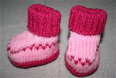 Handgebreide babyslofjes - roze hartjes