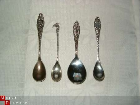 set van 4 lepeltjes - nr. 1