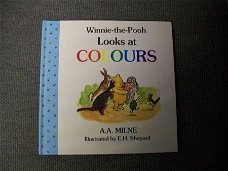 Winnie-the-Pooh Looks at colours A.A.Milne