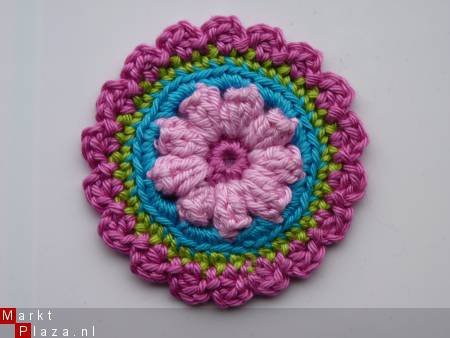 ** Gehaakte bloemapplicatie (fuchsia/roze) - nr. 1