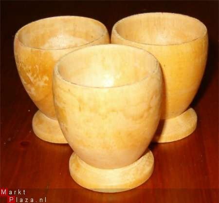 3 houten eierdopjes - nr. 1