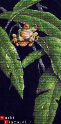 Dimensions Nieuwe collectie Tree Frog Among Leaves