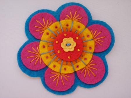 ** Geborduurde vilten bloem applicatie (of broche) (VB01) - 1