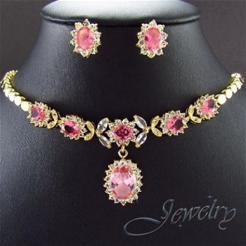 GOLDPLATED MET HALFEDELSTEEN ROZE SAFFIER EN TOPAAZ ARMBAND - 1