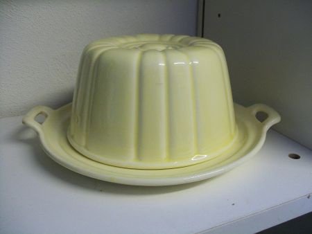 Puddingvorm met schotel pastel geel - 1