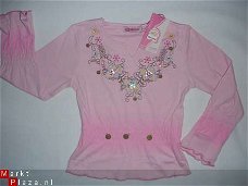 Roze shirt met bloemen  in maat 98/104 AFGEPRIJSD