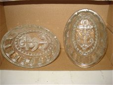 2 retro glazen puddingvormen met onderin een anker 13,5 x 7,