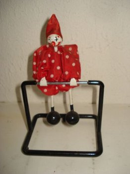 retro speelgoed ijzeren tuimelaar met stoffen clowntje - 1