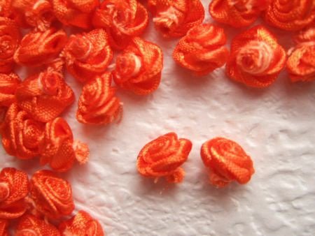 Klein satijnen roosje ~ 9 mm ~ Oranje - 1