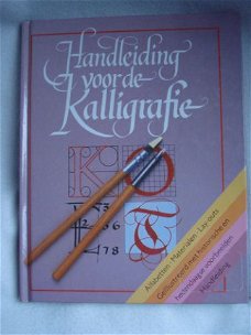 Handleiding voor de Kalligrafie hardcover 63 blz goede staat