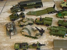 mathbox vliegtuigjes auto,s tanks militair enz meeste 1973
