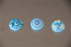 Lichtblauwe button bead drukker handgemaakt.