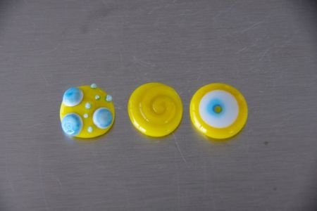 1 gele met blauwe button bead drukker handgemaakt. - 1