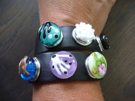 1 gele met blauwe button bead drukker handgemaakt. - Afbeelding 2
