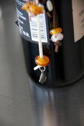 Unieke suede ketting met glasbeads amber / bruin. - Afbeelding 6