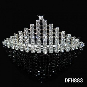 ZILVERPLATED TIARA MET BRILLANT GESLEPEN STEENTJES MET ZILVE - 1